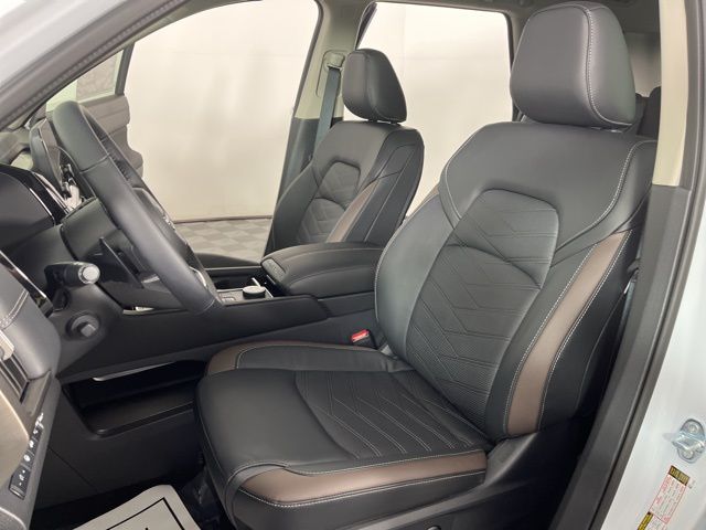 2025 Everest White Pearl Tricoat Nissan Pathfinder Platinum 4X4 SUV