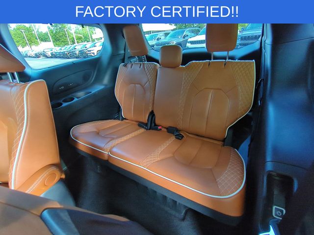 Used 2025 Black Chrysler Pinnacle image 30