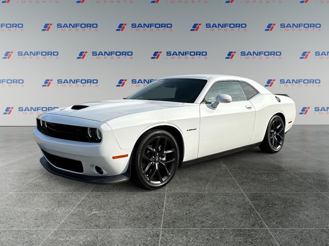 White Knuckle Clearcoat 2022 Dodge Challenger R/T RWD Coupe Rear-Wheel Drive 6-Speed Manual