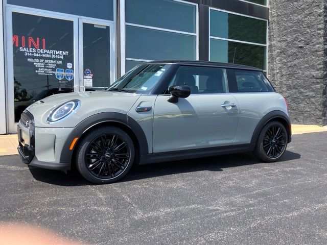 Moonwalk Gray Metallic 2023 MINI Cooper Hatchback Front-Wheel Drive 7-Speed Automatic