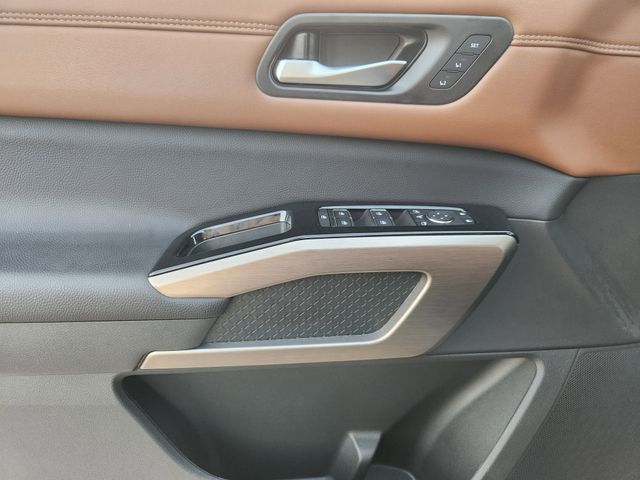 2025 Nissan Pathfinder Platinum photo 13
