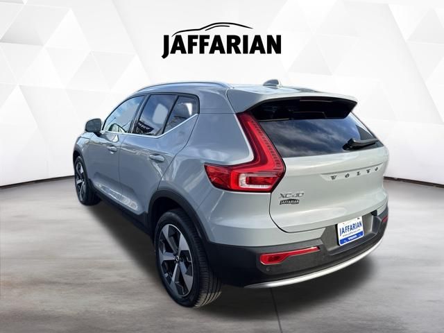 Used 2024 Volvo XC40 SUV