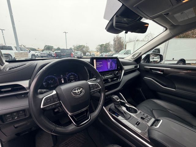 2023 Toyota Highlander Platinum  at Davis Toyota of Orangeburg