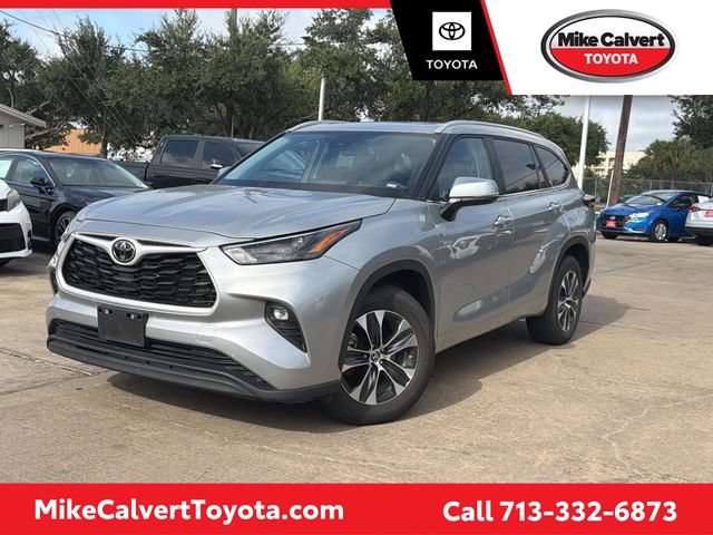 Celestial Silver Metallic 2025 Toyota Highlander SUV / Crossover Front-Wheel Drive 8-Speed Automatic