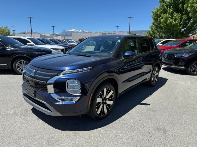 Black 2025 Mitsubishi Outlander SE FWD SUV / Crossover Front-Wheel Drive Continuously Variable Transmission
