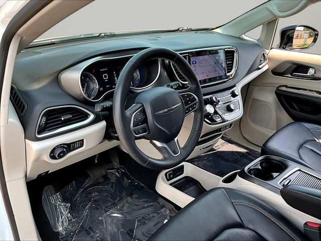 Used 2024 Chrysler Pacifica Van