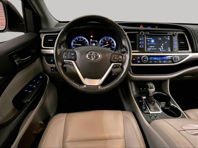 2019 Toyota Highlander XLE White at Subaru and VW of Moon Township