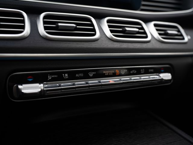 Used 2024  Mercedes-Benz GLS 450 image 26