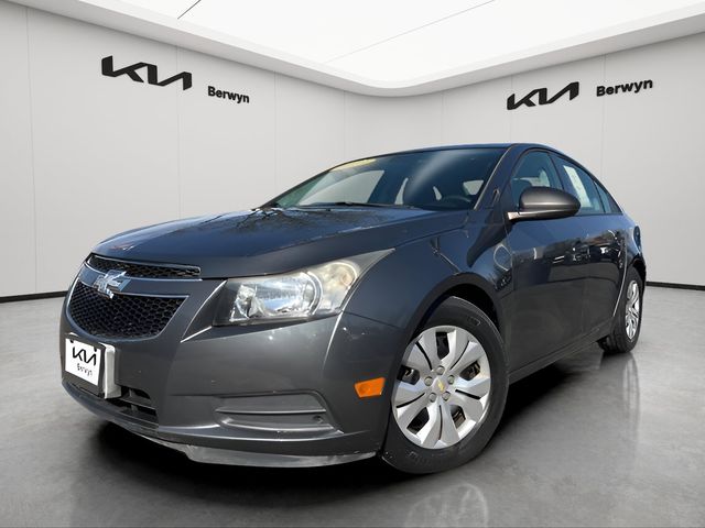 2013 Chevrolet Cruze LS Sedan FWD
