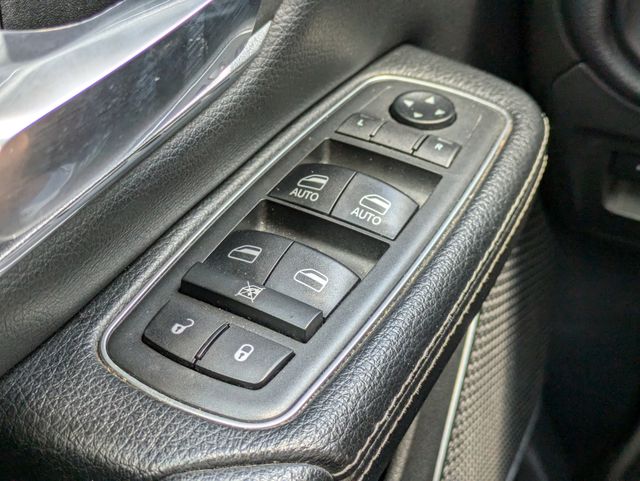 2019 Ram 1500 Laramie Crew Cab 4x4 5'7" Box
