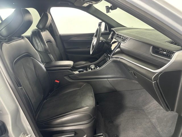 Used 2025 Jeep Grand Cherokee SUV