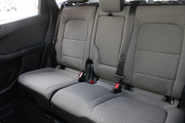 Used 2022  Ford SE image 22