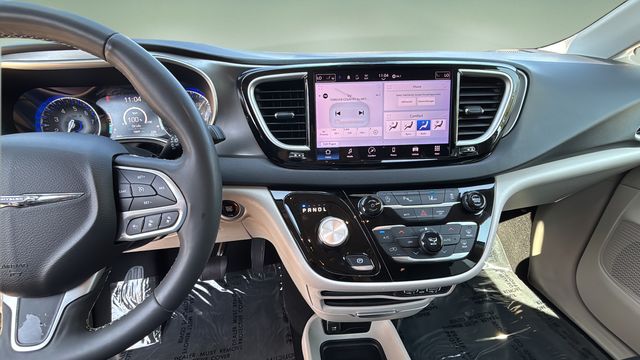 Used 2024 Silver Chrysler Touring L image 11