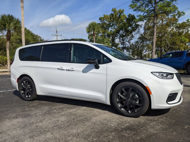 2026 Chrysler Pacifica Limited FWD