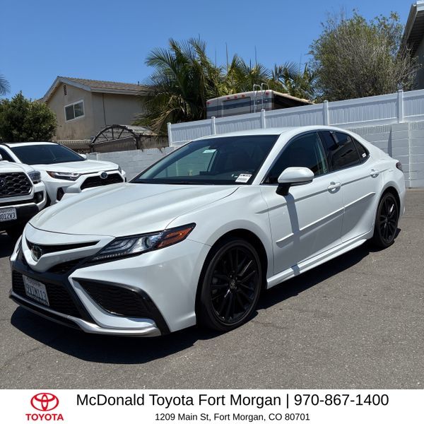White (Wind Chill Pearl) 2024 Toyota Camry Sedan Front-Wheel Drive 8-Speed Automatic