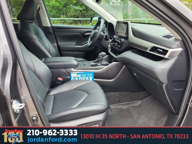 Used Car 2023 Toyota Highlander Hybrid  Xle For Sale Under $40,000 In San Antonio, Texas