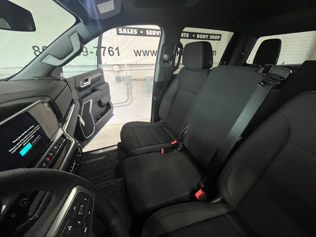 2025 Chevrolet Silverado 1500 LT photo