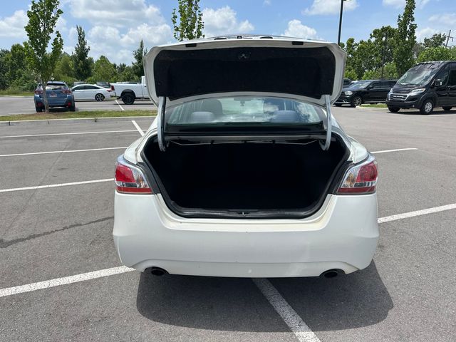 Used 2014 White Nissan 2.5 SV image 14