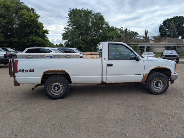 1997 Summit White Chevrolet C/K 1500 Base 4X4 Truck