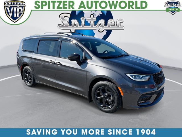 Gray (Granite Crystal Metallic Clearcoat) 2023 Chrysler Pacifica Hybrid Touring L FWD Minivan Front-Wheel Drive Continuously Variable Transmission