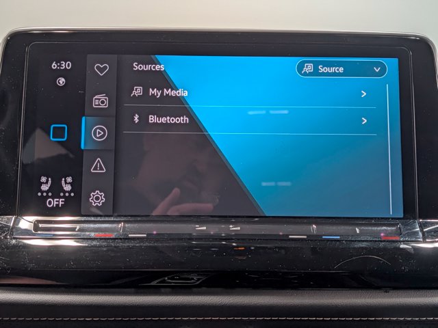Used 2024  Volkswagen 2.0T SE w/Technology image 21