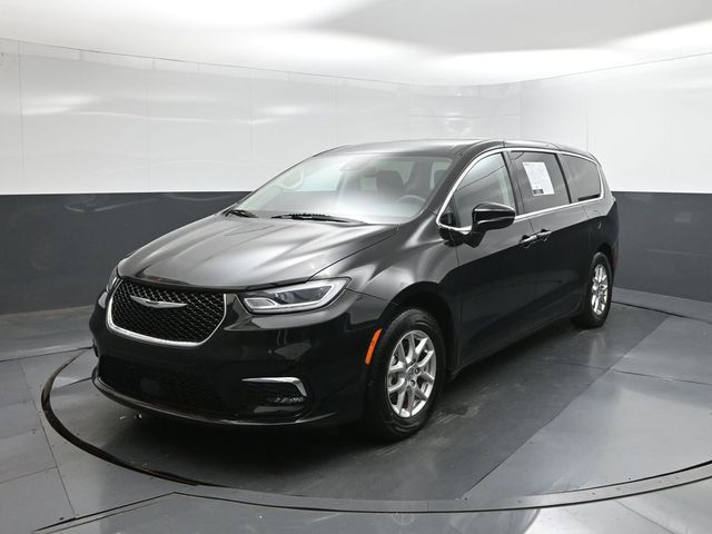 Used 2024 Chrysler Pacifica Van