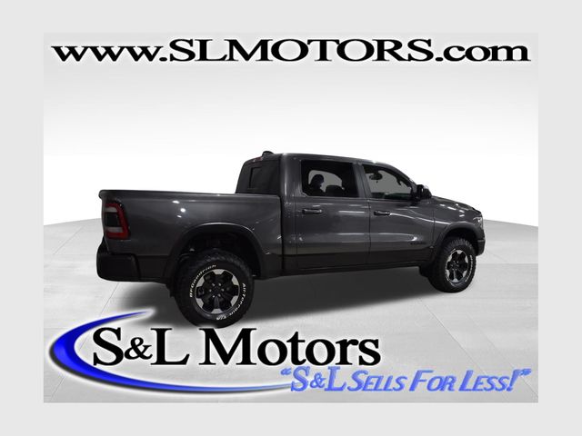 2019 RAM 1500 Gris (Granite Crystal Metallic Clearcoat) Camioneta Todo terreno 8 velocidades Automática