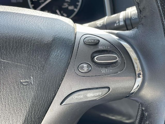 Used 2020 White Nissan Platinum image 23