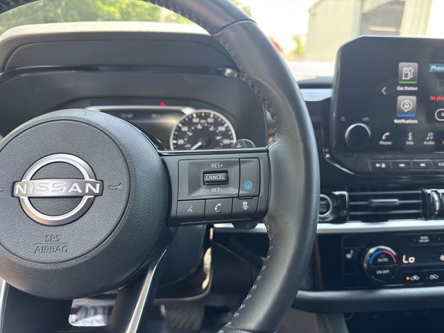 Used 2023 Silver Nissan SL image 19