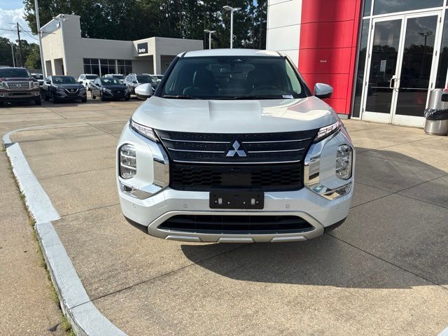 2024 Mitsubishi Outlander SE - 1