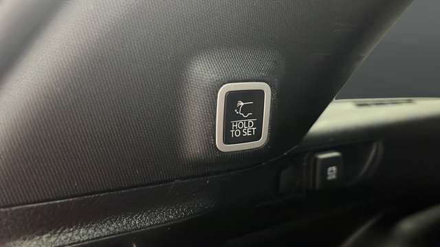 Used 2024 Diamond Black Crystal Pearlcoat Jeep Limited image 28