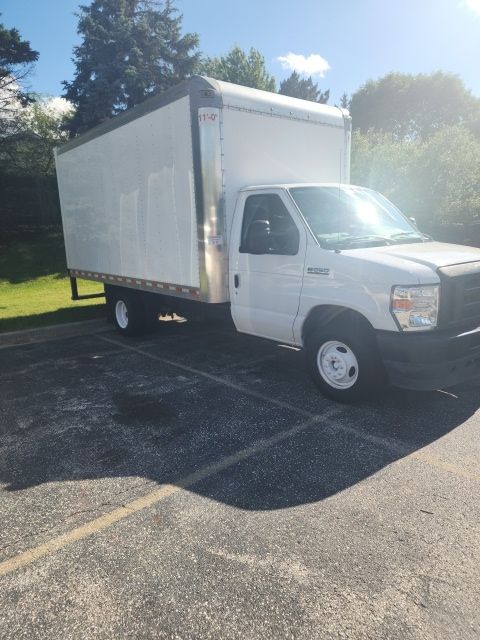 2022 Ford E-Series Chassis E-350 SD Cutaway SB RWD