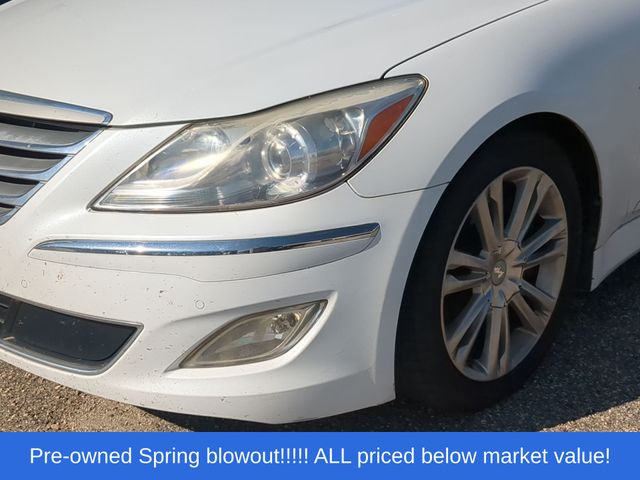 Used 2013 White Hyundai 3.8 image 7