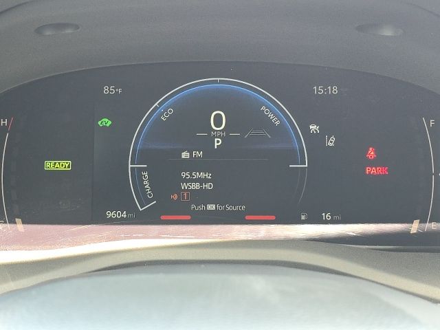 2025 Toyota Camry SE:B02318