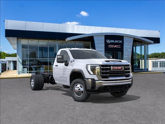Summit White 2026 GMC Sierra 3500HD Pickup Truck Four-Wheel Drive Automatic