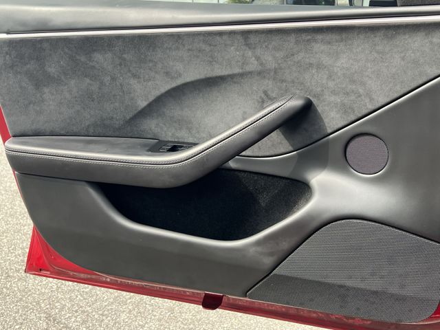 Used 2025  Tesla Long Range image 30