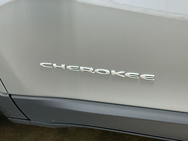 2021 Jeep Cherokee Latitude Lux Gray at Klick Lewis Buick Chevrolet