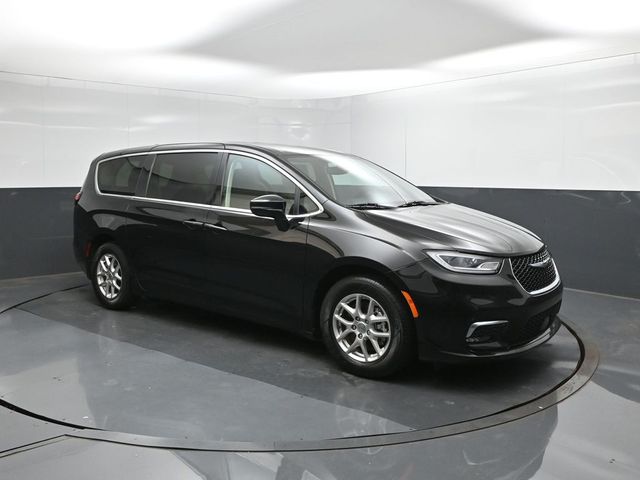 Used 2024 Chrysler Pacifica Van