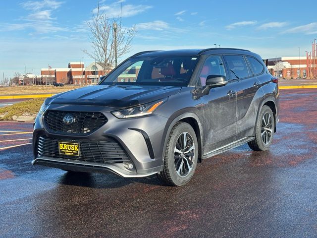 2022 Toyota Highlander XSE