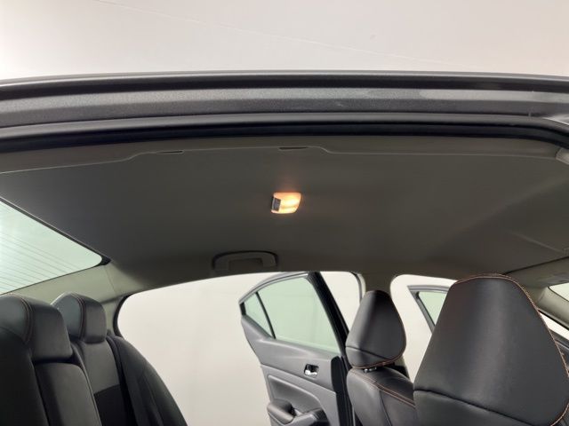 2022 Gun Metallic Nissan Altima 2.5 SR FWD Sedan