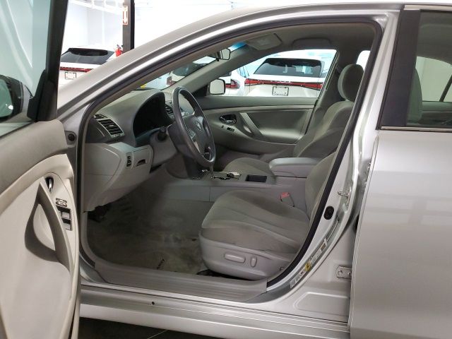 Used 2009 Gray Toyota LE image 10
