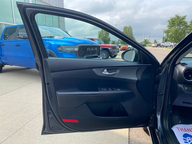 2019 Kia Forte LXS - Grey exterior view 10