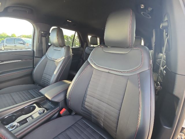 2025 Ford Explorer ST-Line:B02322