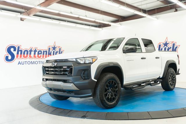 Summit White 2026 Chevrolet Colorado Pickup Truck Four-Wheel Drive 8-Speed Automatic