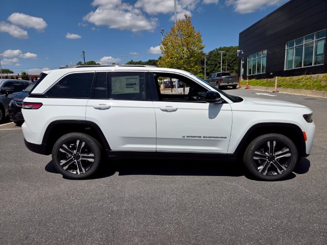 New 2027 White Jeep Limited image 10