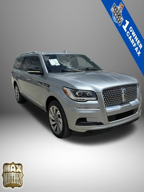 Silver Radiance Metallic Clearcoat 2023 Lincoln Navigator SUV / Crossover Four-Wheel Drive Automatic