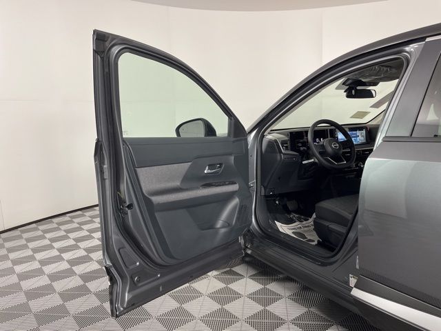 2025 Gun Metallic/Super Black Nissan Kicks SV FWD SUV