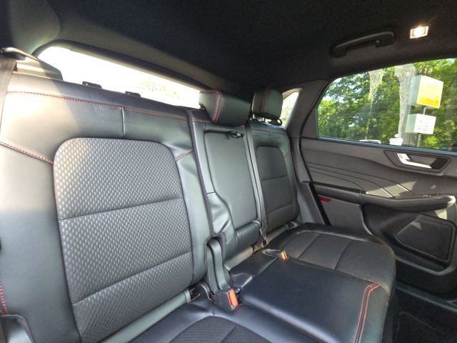 2023 Ford Escape ST-Line:L166580A