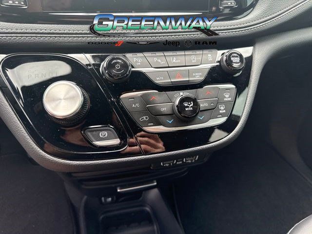 Used 2025 White Chrysler Select image 12