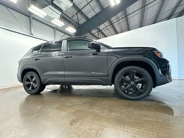 2026 Volkswagen Taos 1.5T SE Black Black at Subaru and VW of Moon Township